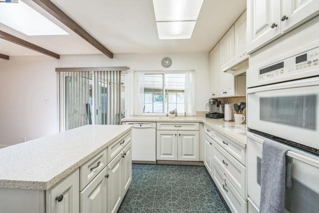 1849 Sherman Dr, Union City CA: https://media.crmls.org/mediaz/56a2fe88-113f-4590-b298-8631f090292f.jpg
