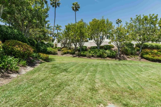 6848 Xana Way, Carlsbad CA: https://media.crmls.org/mediaz/56a319a8-35b8-4fab-b10a-848ba616ba94.jpg
