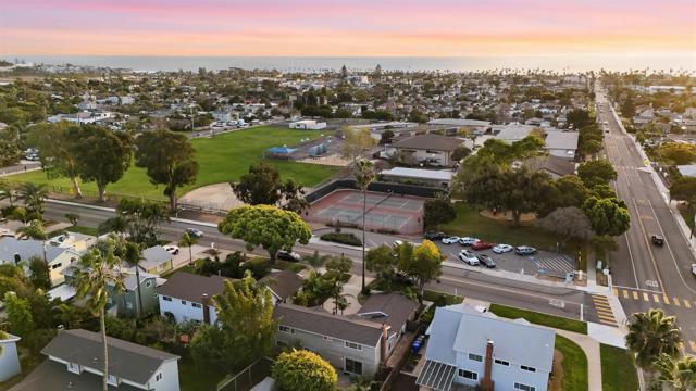 1806 Stewart St, Oceanside CA: https://media.crmls.org/mediaz/56a3e403-c7e2-4708-9239-217322e77cf9.jpg