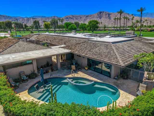 4 Saint Marys Court, Rancho Mirage CA: https://media.crmls.org/mediaz/56a51e95-ed50-4878-88ac-e31b8d8f03b3.jpg