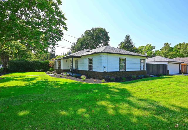 3208 McNutt, Walnut Creek CA: https://media.crmls.org/mediaz/56a542d5-8a30-43b9-8730-7c6cfd46c07b.jpg