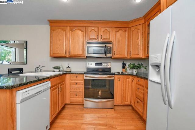 235 Via Pinada Ln, Martinez CA: https://media.crmls.org/mediaz/56a6d5c8-42dd-4d65-870b-885f148b4e89.jpg
