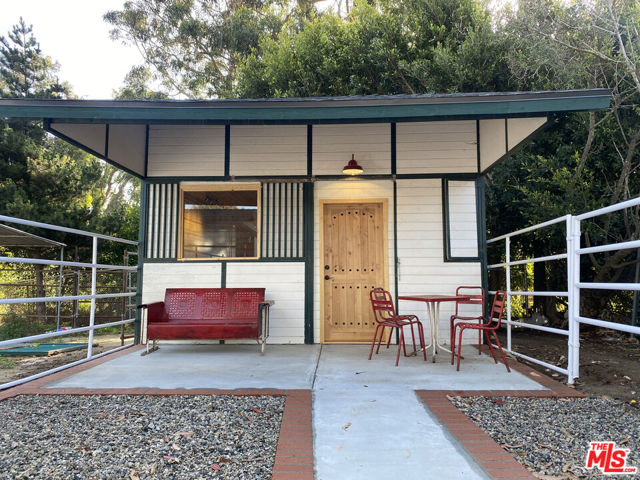 6970 Fernhill Drive, Malibu CA: https://media.crmls.org/mediaz/56a701d6-d92f-4b68-99f9-a1a40a8fe64d.jpg