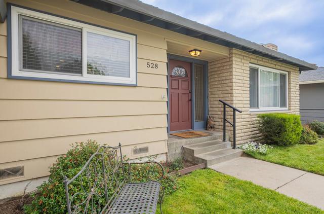 528 La Mesa Drive, Salinas CA: https://media.crmls.org/mediaz/56a7c382-4c89-4e8e-98fc-b41d182f20e7.jpg