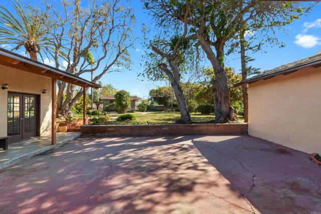 513 Canyon Drive, Solana Beach CA: https://media.crmls.org/mediaz/56a7fab0-b693-4a54-9245-966854e1524e.jpg