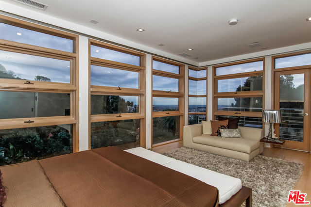 1929 N CURSON Place, Los Angeles CA: https://media.crmls.org/mediaz/56a86072-3c90-4fde-b5e0-e8c21528b2f9.jpg