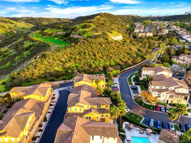 784 Portside Pl, San Diego CA: https://media.crmls.org/mediaz/56a8b023-00a1-4691-b93b-ebefbd24742b.jpg