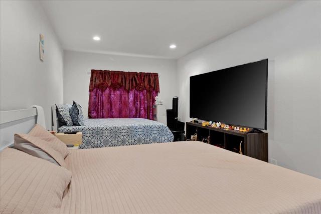 1238 Granada Avenue, Salinas CA: https://media.crmls.org/mediaz/56a8d7aa-241d-4cd4-a717-42434f80e4c3.jpg