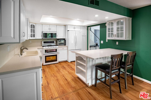 27003 Rio Prado Drive, Valencia CA: https://media.crmls.org/mediaz/56a8e232-0397-4224-9c97-d746c2d516bb.jpg