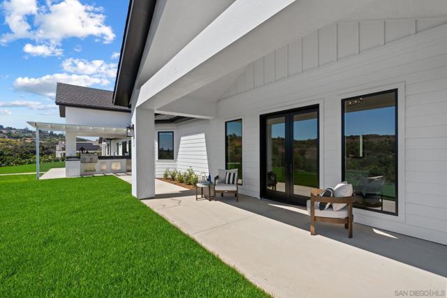 5120 Creek Oak Dr, Fallbrook CA: https://media.crmls.org/mediaz/56a8fe24-abbd-47a2-ab7d-433ed9cc0c5b.jpg