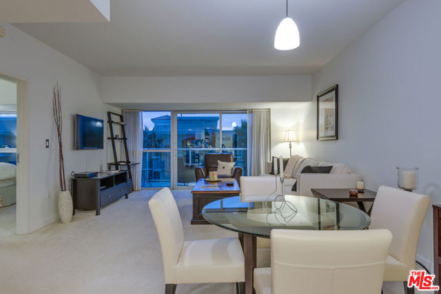 13700 MARINA POINTE Drive, Marina del Rey CA: https://media.crmls.org/mediaz/56a9226c-d9a9-4597-a1fa-75e9b2042a86.jpg