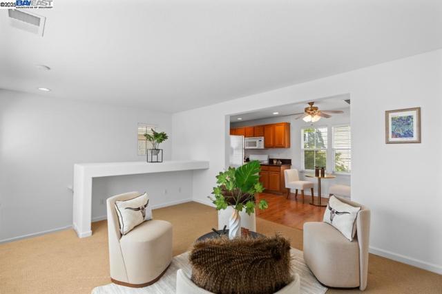 1525 Whispering Oaks Way, Pleasanton CA: https://media.crmls.org/mediaz/56a94618-105c-4729-a0af-fe02b12da200.jpg