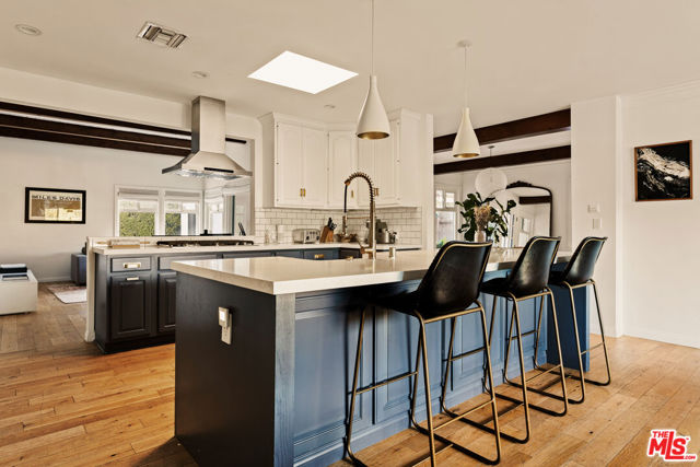 4635 Columbus Avenue photo 4