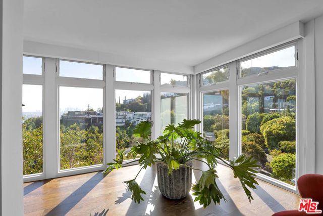 8450 Carlton Way, Los Angeles CA: https://media.crmls.org/mediaz/56a9f267-80b2-4658-b8f5-e1734271c4b9.jpg