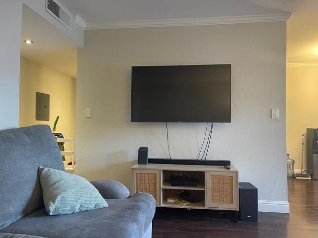 303 Tradewinds Drive, San Jose CA: https://media.crmls.org/mediaz/56aa1d86-60e6-42e7-962d-e08de0755c2e.jpg