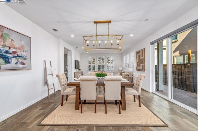 4338 Healdsburg Way, Dublin CA: https://media.crmls.org/mediaz/56aa799d-0545-47de-aba4-621ca2e4835e.jpg