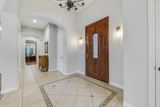 1508 Sequoia Lane, Vista CA: https://media.crmls.org/mediaz/56aa8d94-fa8e-469f-be57-4492c22f1231.jpg