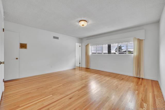 6186 Capri, San Diego CA: https://media.crmls.org/mediaz/56aab470-2fac-4c6f-9c07-e05642fabc35.jpg