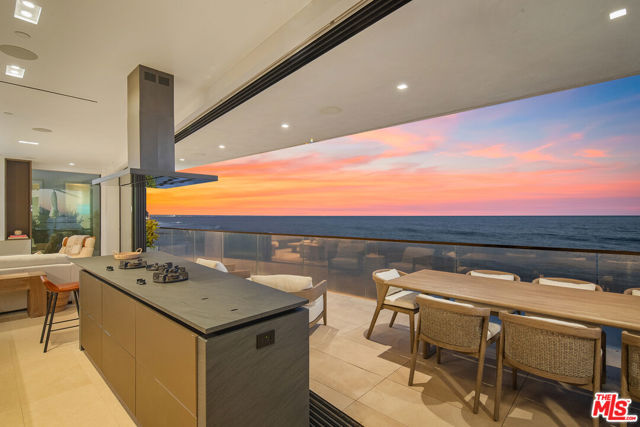 18954 Pacific Coast Highway, Malibu CA: https://media.crmls.org/mediaz/56aad153-8a9e-4277-a86b-29f07bed45b5.jpg