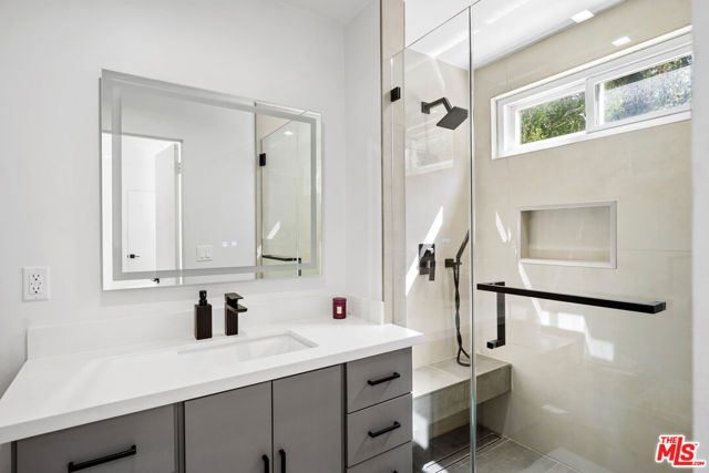 3585 Alana Drive, Sherman Oaks CA: https://media.crmls.org/mediaz/56ab776c-7101-4b45-8c1b-86dce90844fc.jpg