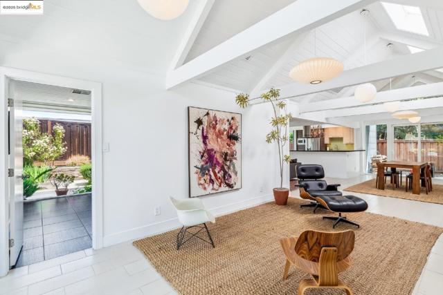 4003 Santa Fe CT, Concord CA: https://media.crmls.org/mediaz/56ab7c11-9d24-4074-b653-a24e23fd512f.jpg