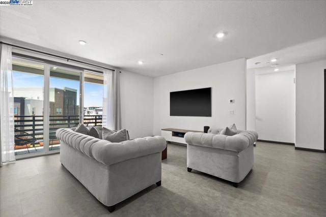 5483 Melissa Ln, Dublin CA: https://media.crmls.org/mediaz/56abd0e7-77a6-4e30-af4a-f55e66e04a29.jpg