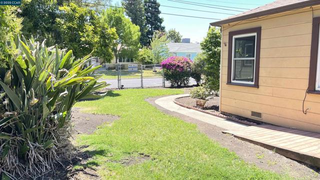 3655 Granzotto Dr, Concord CA: https://media.crmls.org/mediaz/56abe321-5880-4f47-9daf-ef7137d8a0b3.jpg