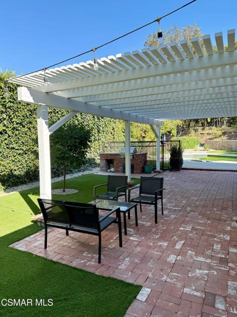 829 Sorrelwood Court, Westlake Village CA: https://media.crmls.org/mediaz/56ac0c31-3d2f-4f5c-8f20-bd9047d7fe4d.jpg