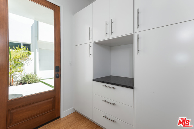 7447 W 81ST Street, Los Angeles CA: https://media.crmls.org/mediaz/56ac3982-7909-4518-8928-6b206772d667.jpg