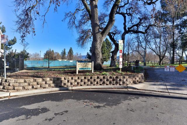 8421 Wayland Lane, Gilroy CA: https://media.crmls.org/mediaz/56ac6210-f437-419c-8480-9ad7c449af54.jpg