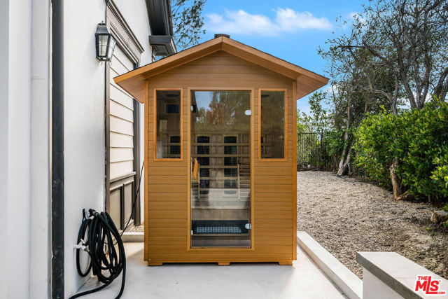 1 Falconridge Drive, Coto de Caza CA: https://media.crmls.org/mediaz/56ac652b-0fe3-4f2a-a2f0-0400c787c775.jpg