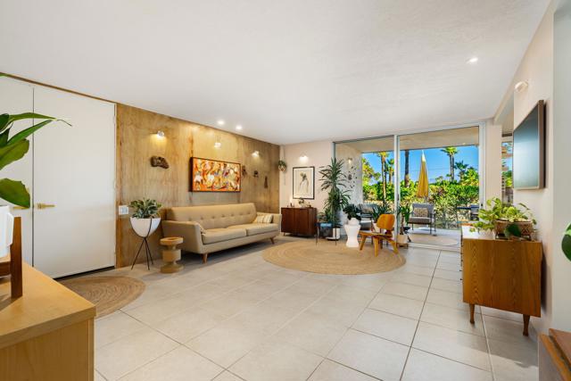 2501 N Whitewater Club Drive, Palm Springs CA: https://media.crmls.org/mediaz/56acc0d2-014e-4911-a157-7fa4300943ec.jpg