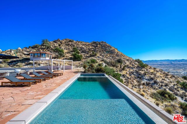 57387 San Juan Road, Yucca Valley CA: https://media.crmls.org/mediaz/56ad7289-d733-4ea0-af31-5eb55a6d764c.jpg