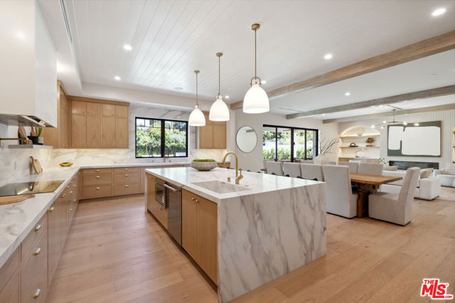 5036 Woodley Avenue, Encino CA: https://media.crmls.org/mediaz/56ae3ed9-9fe9-4fde-96d6-0da6d9e190e5.jpg