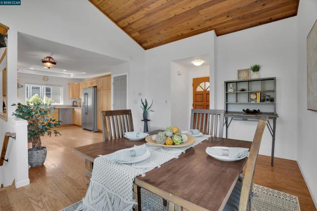 1027 W Arlington Way, Martinez CA: https://media.crmls.org/mediaz/56ae8460-99df-458c-bd70-c3b40beb12e3.jpg