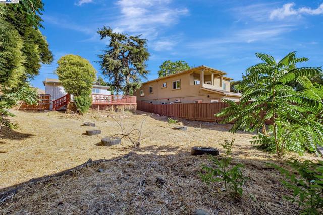 118 Sycamore St, Fremont CA: https://media.crmls.org/mediaz/56ae989b-cc33-4528-a7a5-e7a2b22d9d04.jpg