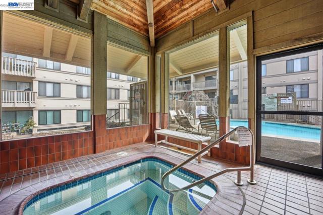 Image 31 of 37 For 1400 Carpentier St  315