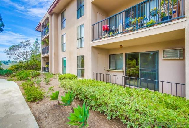 7858 Cowles Mountain Ct, San Diego CA: https://media.crmls.org/mediaz/56af94dc-a496-4226-a28c-94d8c1ae01a0.jpg