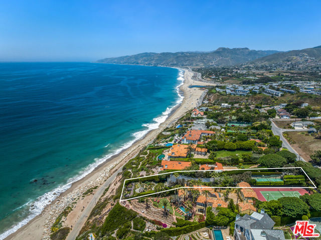 7089 Birdview Avenue, Malibu CA: https://media.crmls.org/mediaz/56afab75-4b9d-49cf-baa2-9cd56cbbb3d2.jpg