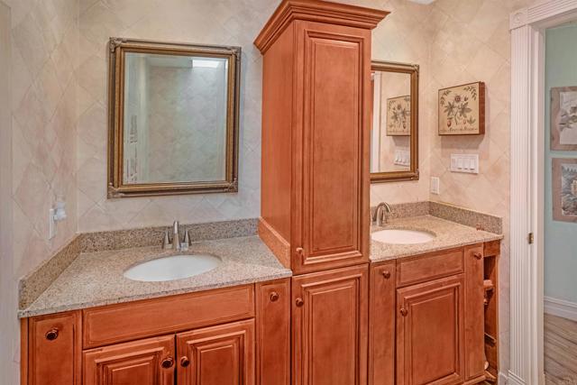 Detail Gallery Image 11 of 31 For 5221 Olive Hill Rd, Fallbrook,  CA 92028 - 7 Beds | 4 Baths