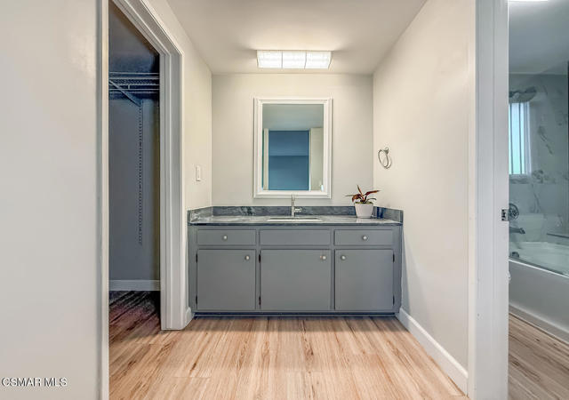 1251 Buckingham Drive, Thousand Oaks CA: https://media.crmls.org/mediaz/56b04876-dc96-404a-bd34-acacbcd6cf4b.jpg
