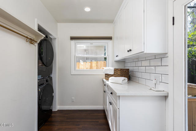 1807 New York Drive, Altadena CA: https://media.crmls.org/mediaz/56b06307-3c95-44c9-ada7-9ccb3ab9cd52.jpg