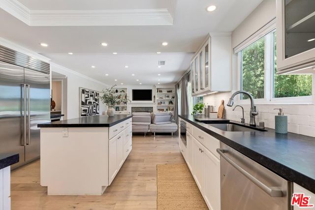 2968 Nicada Drive, Los Angeles CA: https://media.crmls.org/mediaz/56b0f073-f715-4f61-9afb-fcccf077c510.jpg