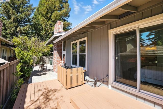 102 Rolling Green Cir, Pleasant Hill CA: https://media.crmls.org/mediaz/56b1f187-0002-4a49-aae1-9f0990d88f8e.jpg