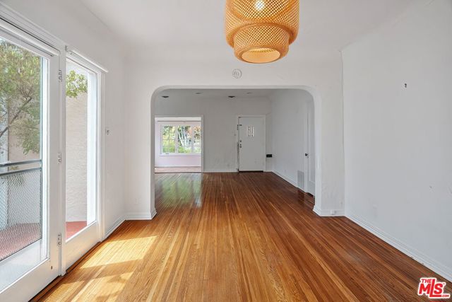 2558 Kelton Avenue, Los Angeles CA: https://media.crmls.org/mediaz/56b2a612-fff7-4ba3-82d7-f0f614e72187.jpg