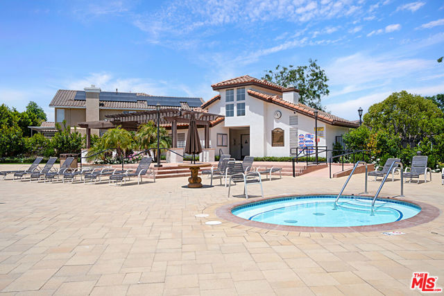 1668 Fox Springs Circle, Newbury Park CA: https://media.crmls.org/mediaz/56b2d4c8-f039-40fe-91fb-e64d8389c6af.jpg