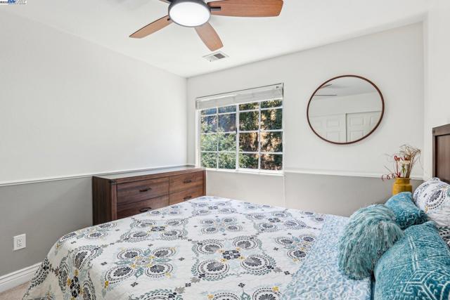 1060 Green Point Ct, Concord CA: https://media.crmls.org/mediaz/56b37022-2e1c-4d26-99ac-ed0f29fddf42.jpg