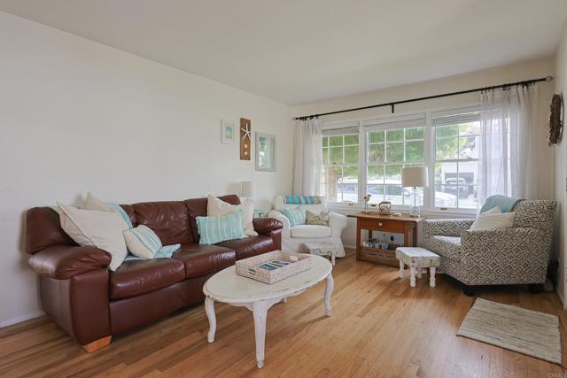 Detail Gallery Image 4 of 48 For 417 5th St, Coronado,  CA 92118 - 3 Beds | 2 Baths