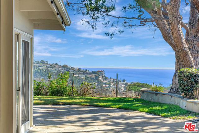 3444 Cloudcroft Drive, Malibu CA: https://media.crmls.org/mediaz/56b3d657-0c60-441d-a7bc-4f4581274b42.jpg