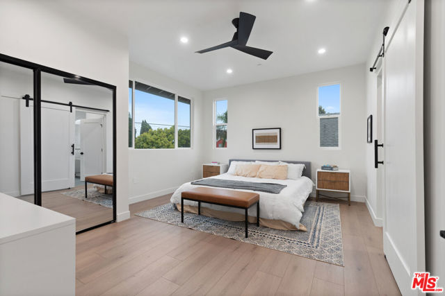 705 6th Avenue, Venice CA: https://media.crmls.org/mediaz/56b48159-e023-4e6f-98e1-7af10c77ac54.jpg